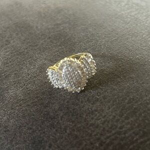 Elegant Cluster Ring Size 6
